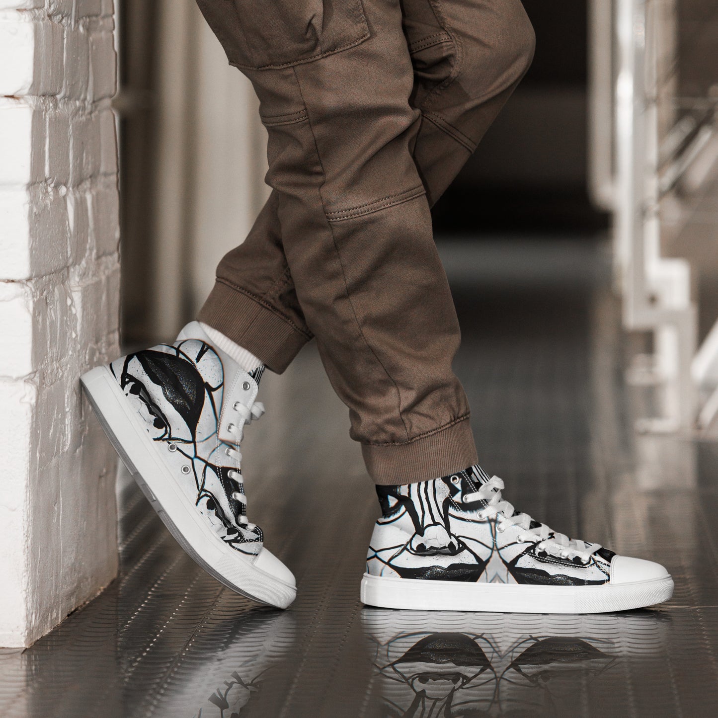 Men’s high top canvas shoes
